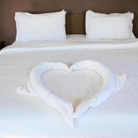 Plus Hotel Loei Esterno foto