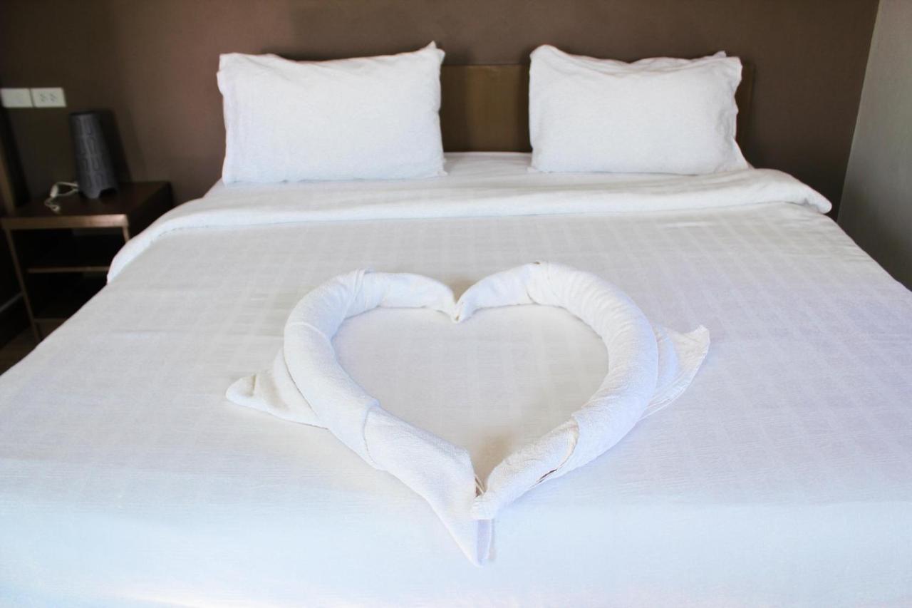Plus Hotel Loei Esterno foto