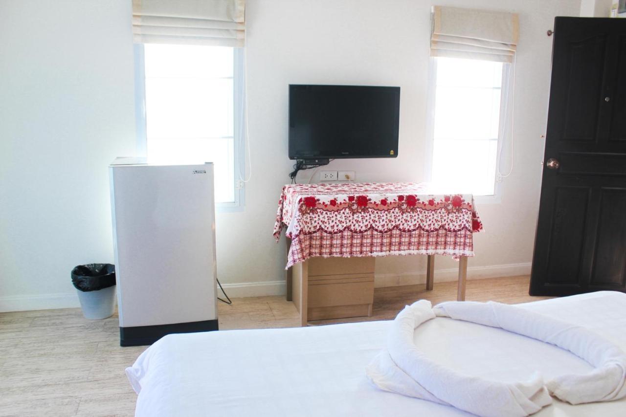 Plus Hotel Loei Esterno foto