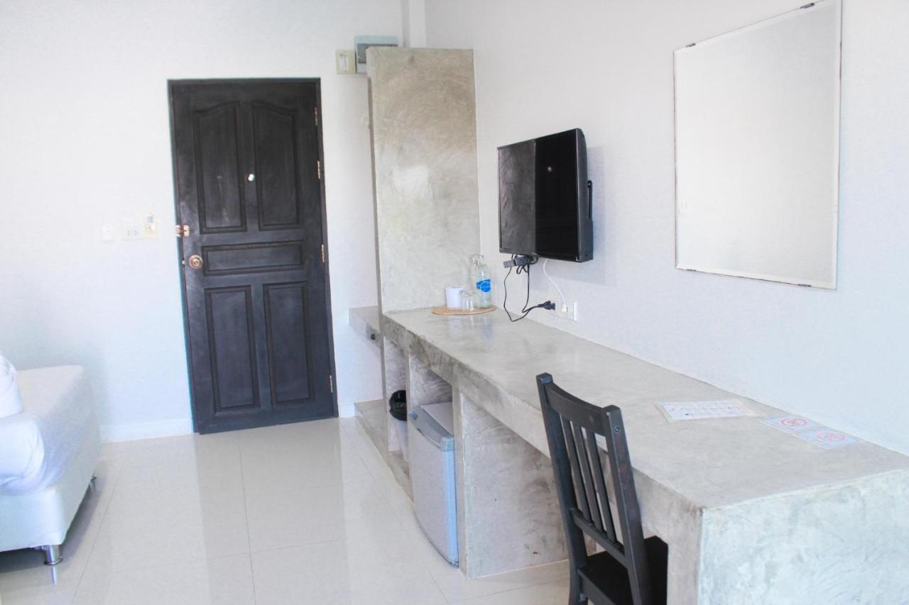 Plus Hotel Loei Esterno foto