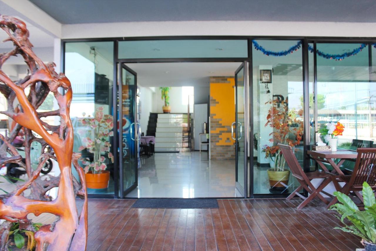 Plus Hotel Loei Esterno foto