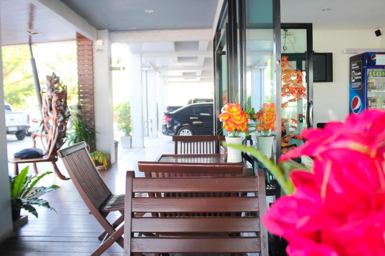 Plus Hotel Loei Esterno foto