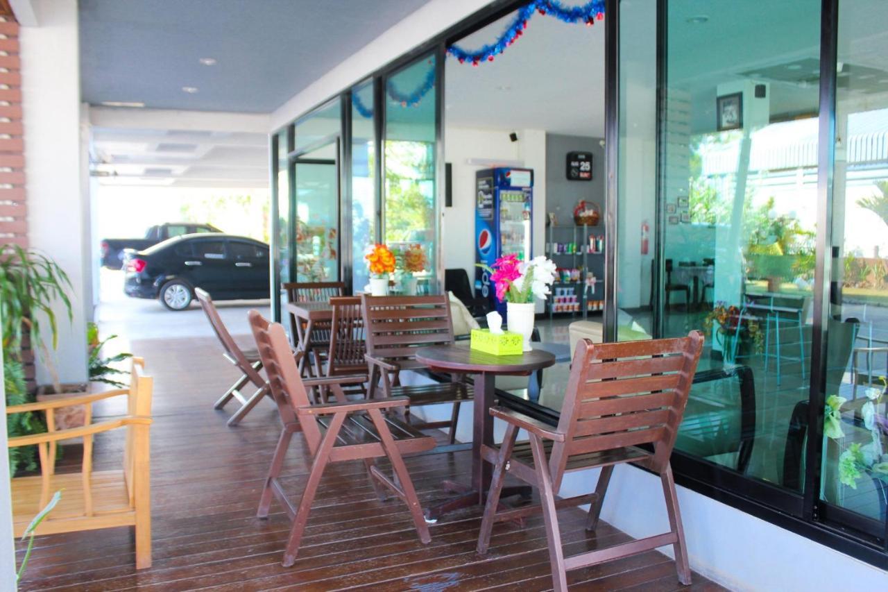 Plus Hotel Loei Esterno foto