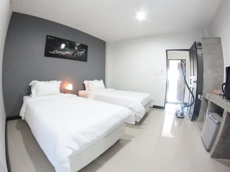 Plus Hotel Loei Esterno foto
