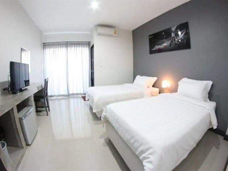 Plus Hotel Loei Esterno foto
