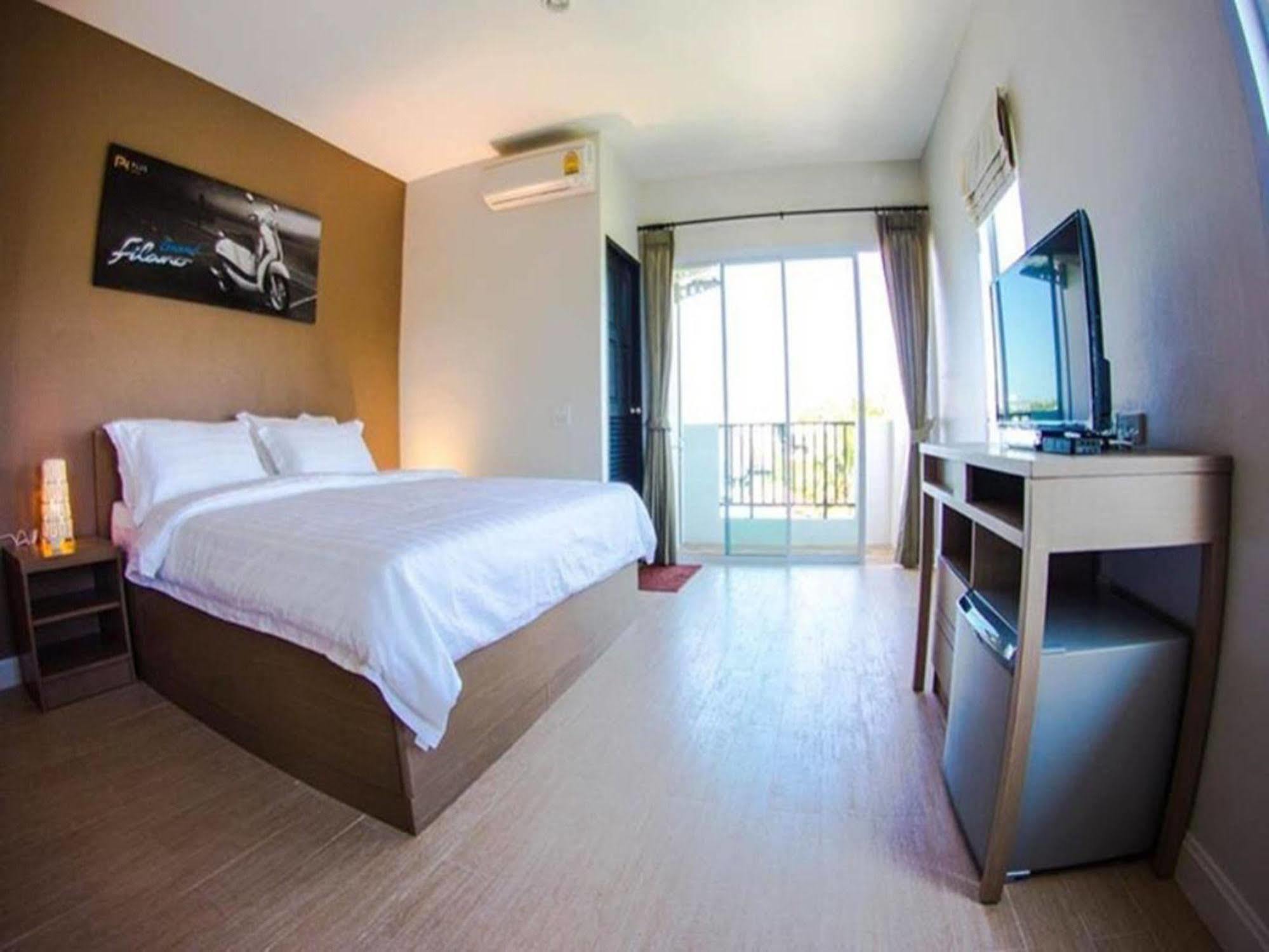 Plus Hotel Loei Esterno foto