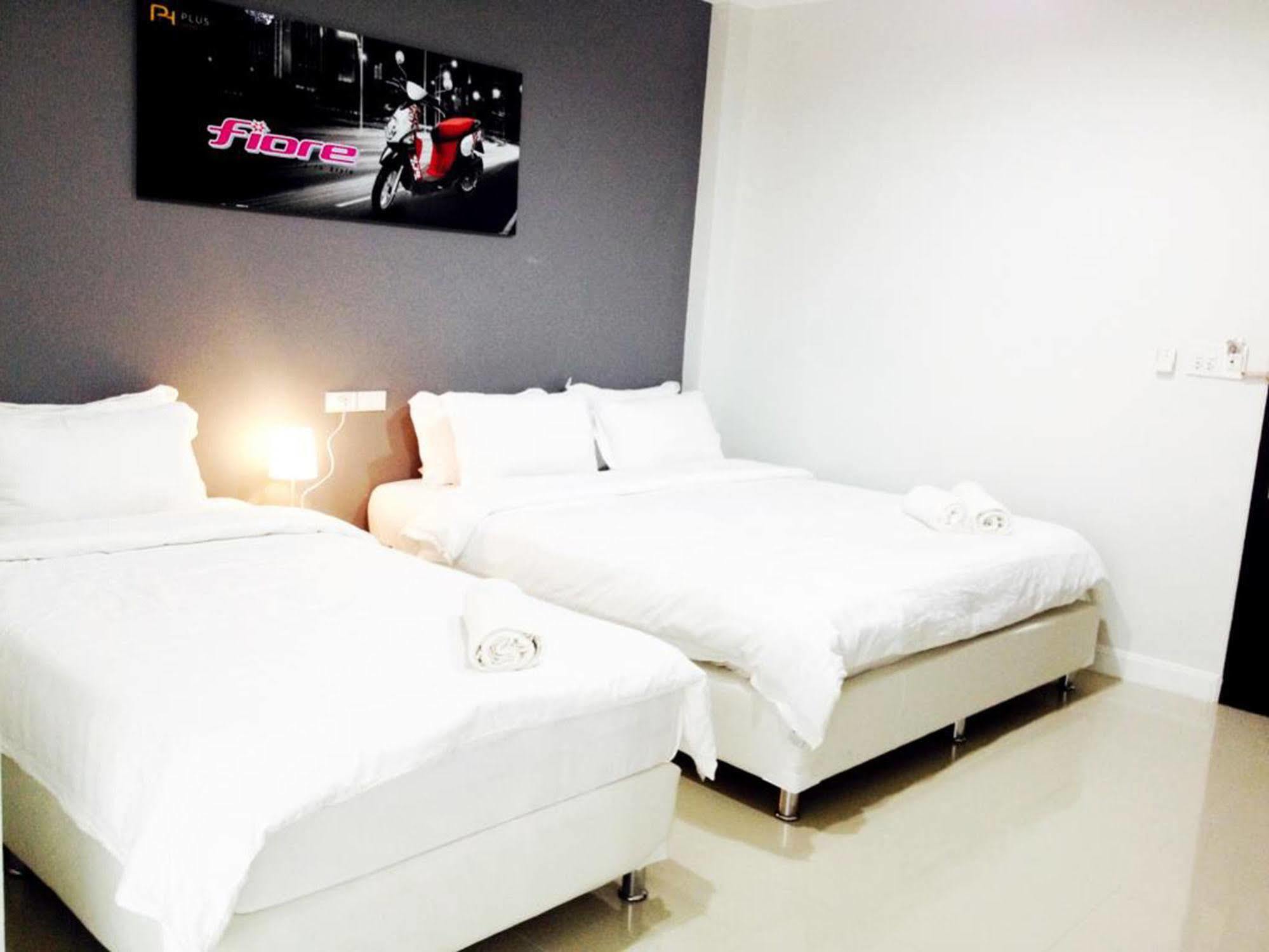 Plus Hotel Loei Esterno foto